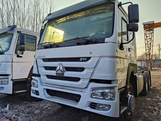 HOWO Sinotuck 6*4 Tractor Truck Wit kleur met buisloze banden 8500x2500x3600mm