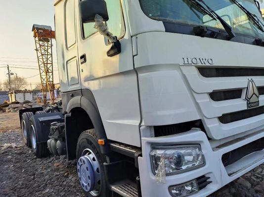 HOWO Sinotuck 6*4 Tractor Truck Wit kleur met buisloze banden 8500x2500x3600mm