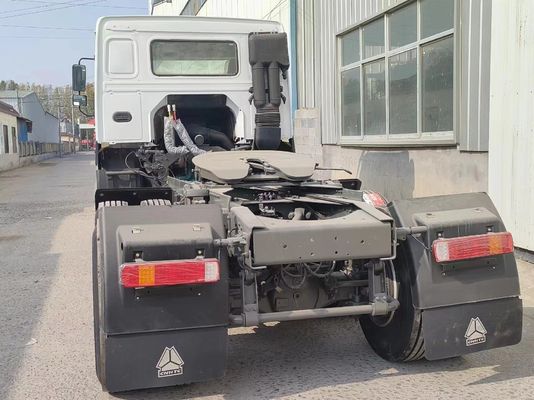 Rechterrijder Sinotruk Traktortruck 6*4 Wit Kleur 6800*2496*2950mm Stoelen ≤5