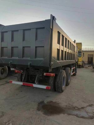 HOWO 6*4 Dump Truck tweedehands 10 banden Grijze Kleur Sinotruk 351-450 pk 8500*2496*3450 mm