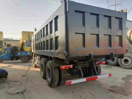 HOWO 6*4 Dump Truck tweedehands 10 banden Grijze Kleur Sinotruk 351-450 pk 8500*2496*3450 mm