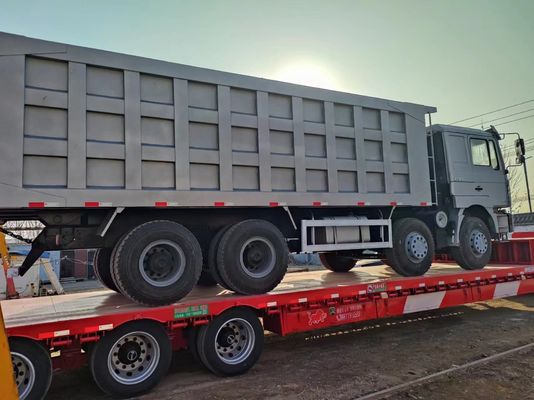 6×4 Sinotruk Dump Truck gecombineerd met sterkte en betrouwbaarheid ≤5 zitplaatsen