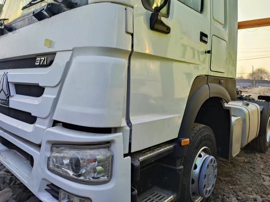 Hoogwaardige HOWO 6X4 trekkertruck 12r22.5 met 351-450 pk en ≤5 zitplaatsen