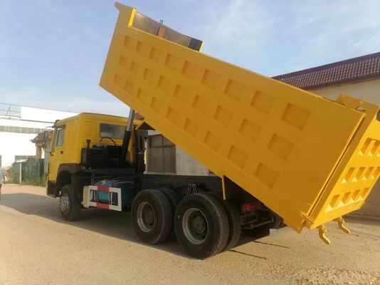 Gele Sinotruck HOWO 6*4 Diesel Truck 351-450 pk Voorste Lifting Style Tweedehands Truck