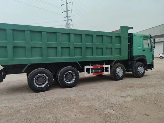 12 banden Sinotruk HOWO 8*4 dumptruck tweedehands vrachtwagen groen met handgeschakelde transmissie