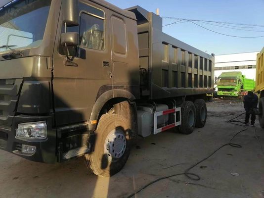 Radialbanden ontwerp Sinotruk HOWO 6*4 Dumptruck voor zwaar vervoer en ≤5 zitplaatsen
