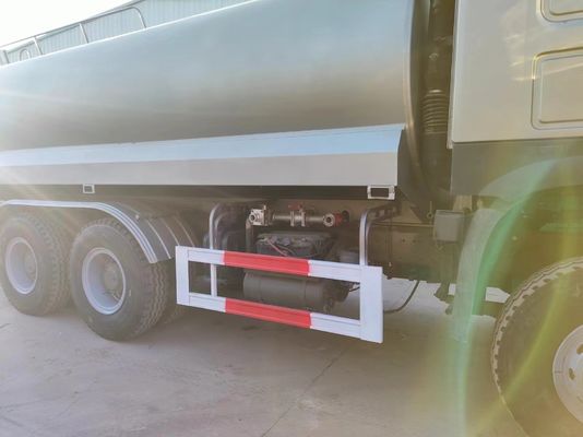 Radial banden ontwerp Sinotruk HOWO 380HP water truck voor uw bedrijf