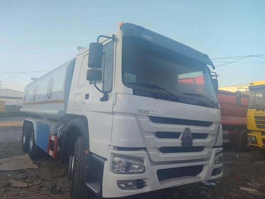 4-6L motorcapaciteit 6X4 Carbon Steel Fuel Tanker Truck voor olie gas Diesel 25000 liter