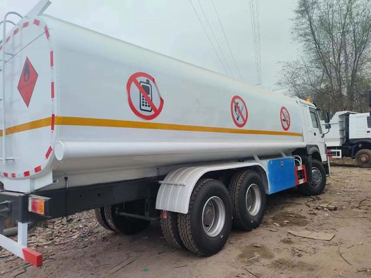 4-6L motorcapaciteit 6X4 Carbon Steel Fuel Tanker Truck voor olie gas Diesel 25000 liter