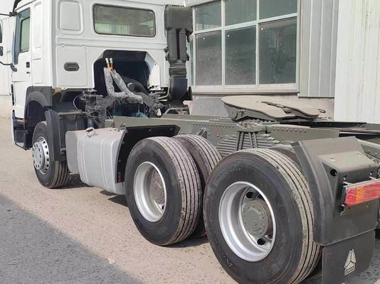 Sinotruk HOWO 6*4 trekkertruck in wit met buisloze banden en GCC-certificering