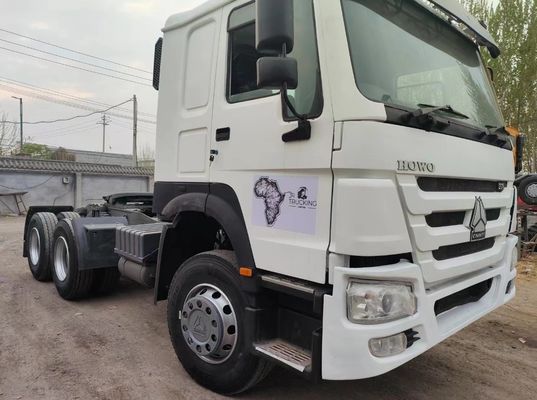6×4 aandrijflijn Sinotruck HOWO 371HP Traktortruck 8,55*2,5*3,5m met hoge duurzaamheid