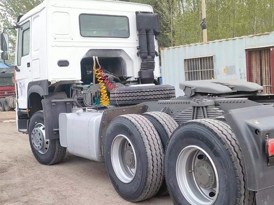 6×4 aandrijflijn Sinotruck HOWO 371HP Traktortruck 8,55*2,5*3,5m met hoge duurzaamheid