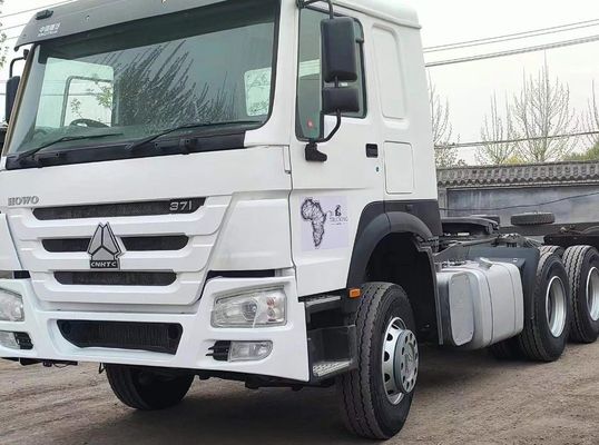 6×4 aandrijflijn Sinotruck HOWO 371HP Traktortruck 8,55*2,5*3,5m met hoge duurzaamheid