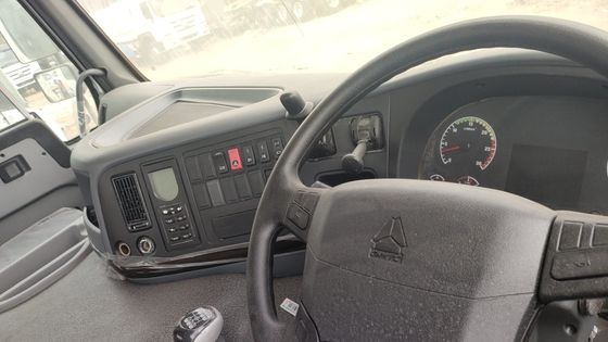 Sinotruk HOWO 6*4 Traktortruck Rechtsrijden 6800*2496*2950mm Gebruikte staat