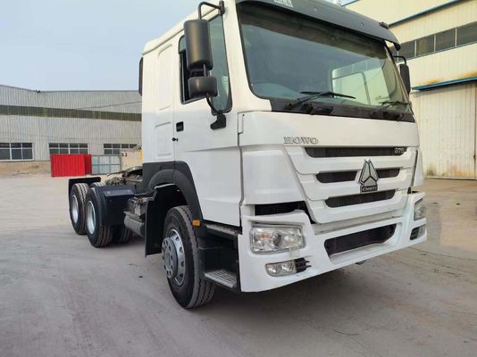 Witte Sinotruk HOWO 6*4 351-450 pk Rechtsrijende trekker met buisloze banden