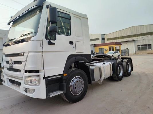 Witte Sinotruk HOWO 6*4 351-450 pk Rechtsrijende trekker met buisloze banden