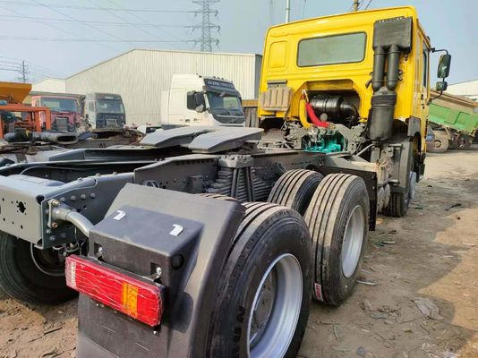 Sinotruk HOWO Zware vrachtwagen 6*4 Traktor vrachtwagen geel met Euro 3/4/5 emissie en ≤5 zitplaatsen