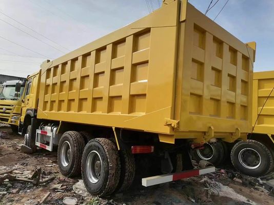 Radialbandenontwerp Sinotruck HOWO 6*4 Geel dumptruck met handgeschakelde transmissie