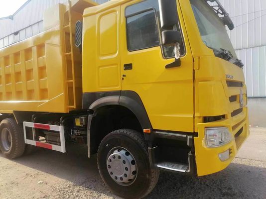 Radialbandenontwerp Sinotruck HOWO 6*4 Geel dumptruck met handgeschakelde transmissie